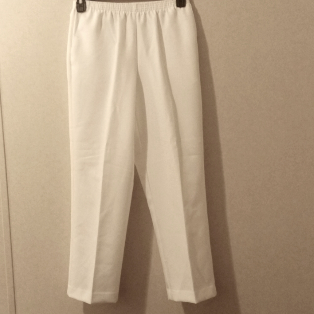 NWT. Alfred Dunner Women's White Dress Pants